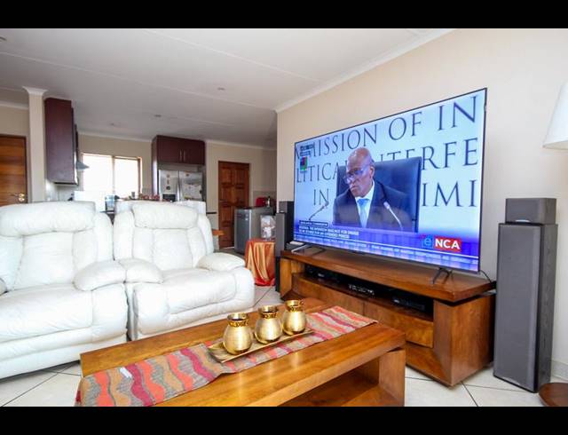 3 BEDROOM TOWNHOUSE FOR SALE IN THATCHFIELD